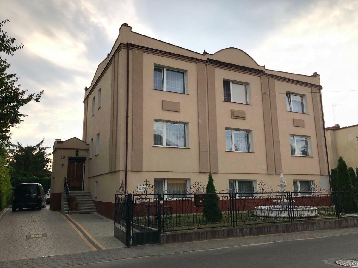 Kwatery Prywatne Jasmin Gniezno Exterior foto